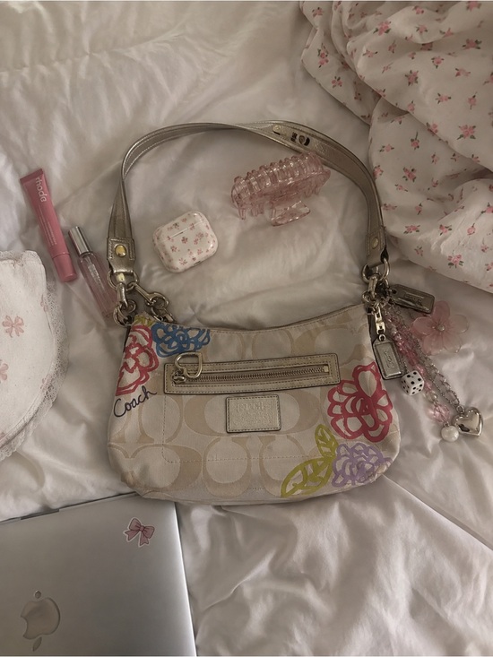 Coach Handbags - Vintage Coach Poppy Daisy F20761 Signature Canvas Shoulder Bag Y2K